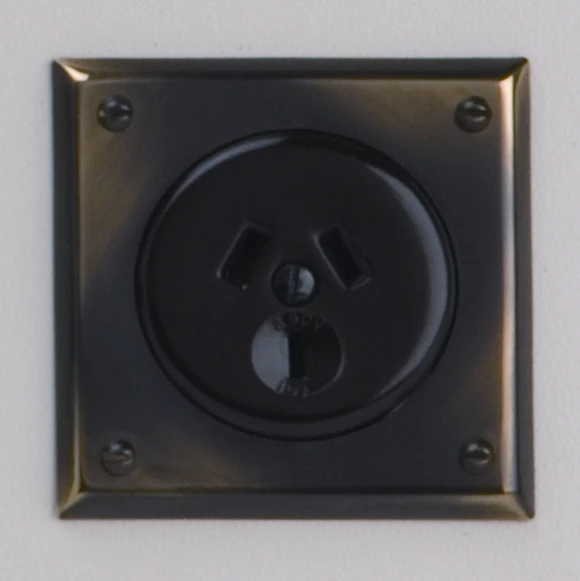 Classic 10 Series Single Power Point Outlet In Brown - Image 3